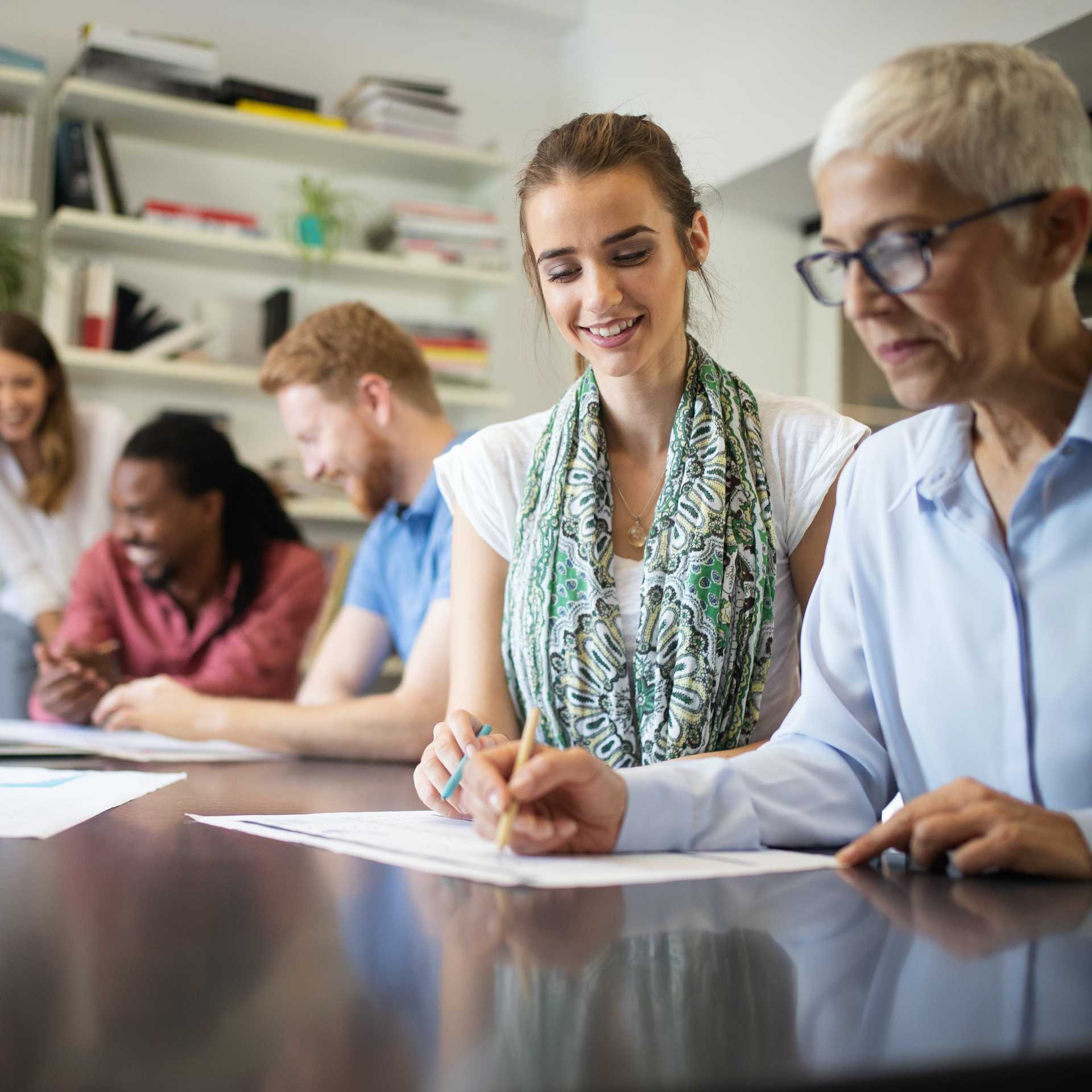 Formations diversité et inclusion - groupe de personnes travaillant ensemble